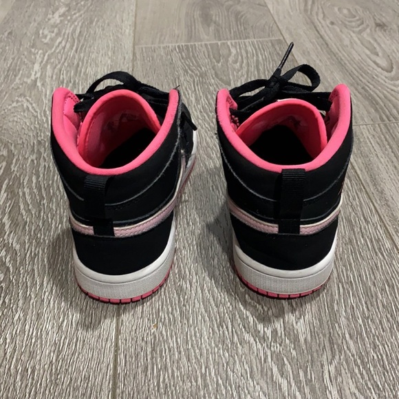 Jordan Girls’ Grade School - Picture 4 of 9